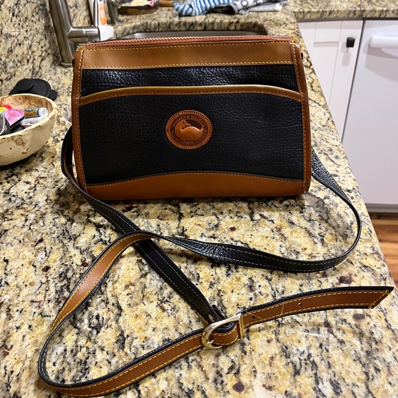 Dooney & Bourke Handbags - EUC Authentic Vintage All Weather Leather Dooney&Bourke Crossbody 8X11